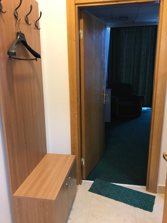 Apartament In Regim Hotelier Bacău Extérieur photo
