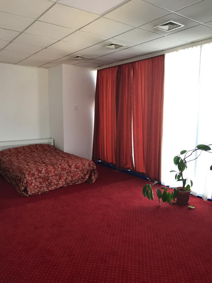 Apartament In Regim Hotelier Bacău Extérieur photo
