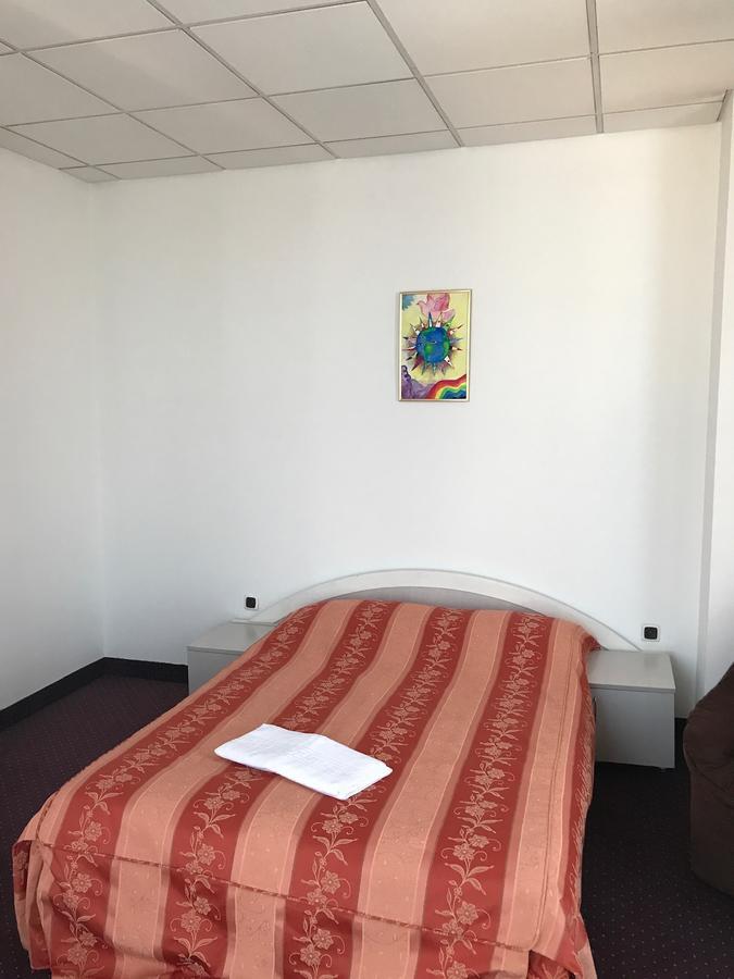 Apartament In Regim Hotelier Bacău Extérieur photo